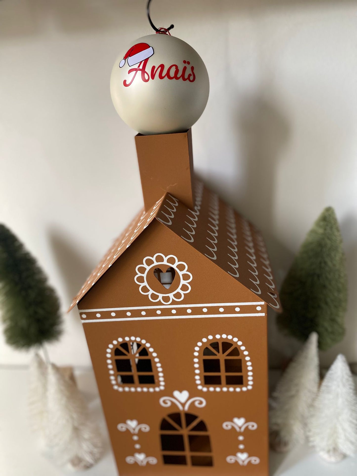 Boule de Noël ronde personnalisable - Modèle Chapeau de Père Noël