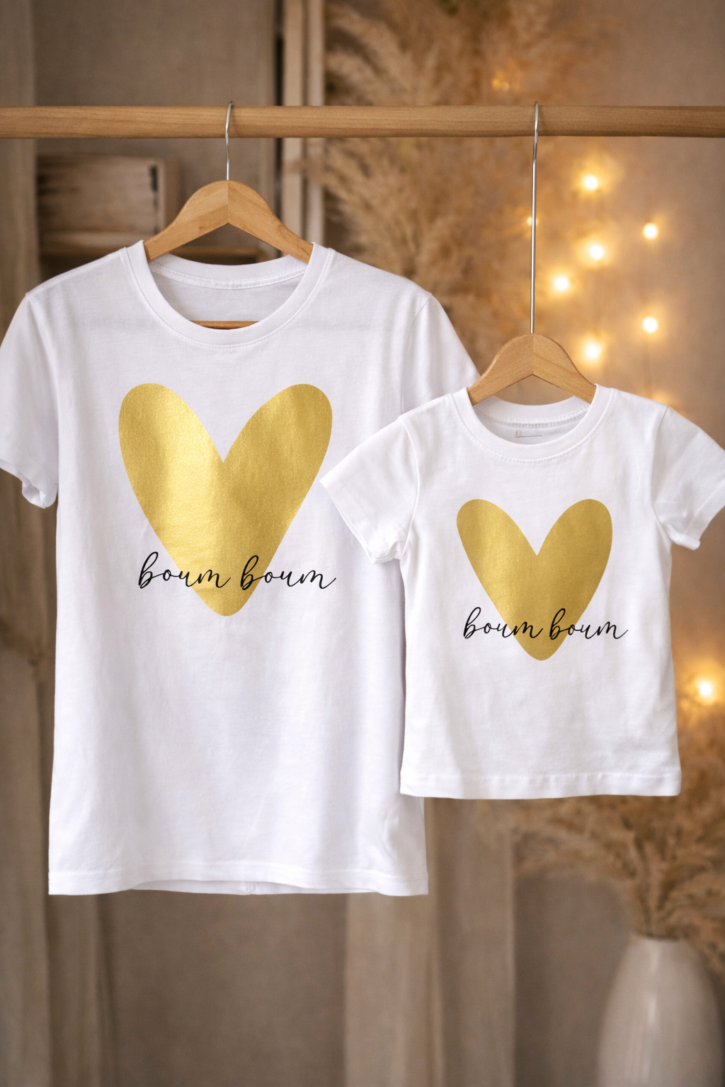 Duo T-shirts Mère & Fille “Boum Boum” – Cœurs dorés assortis