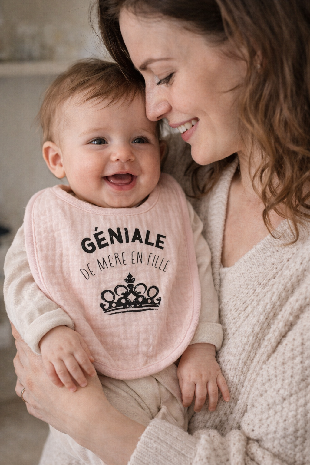 Bavoir bébé “Géniale de mère en fille” – Cadeau naissance original maman fille