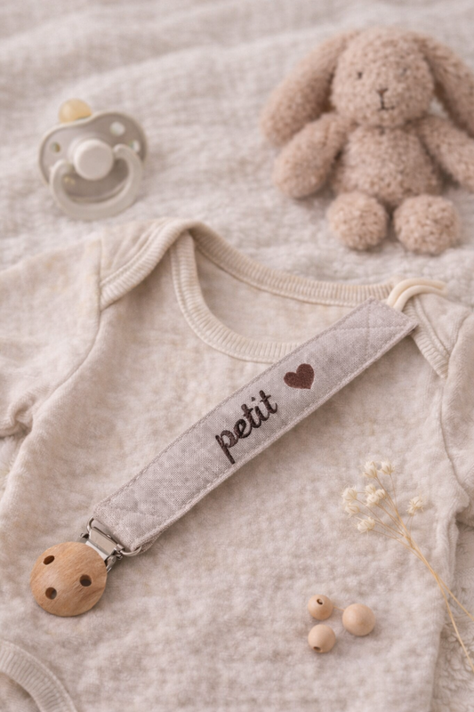 Attache tétine personnalisable "Petit 💛"