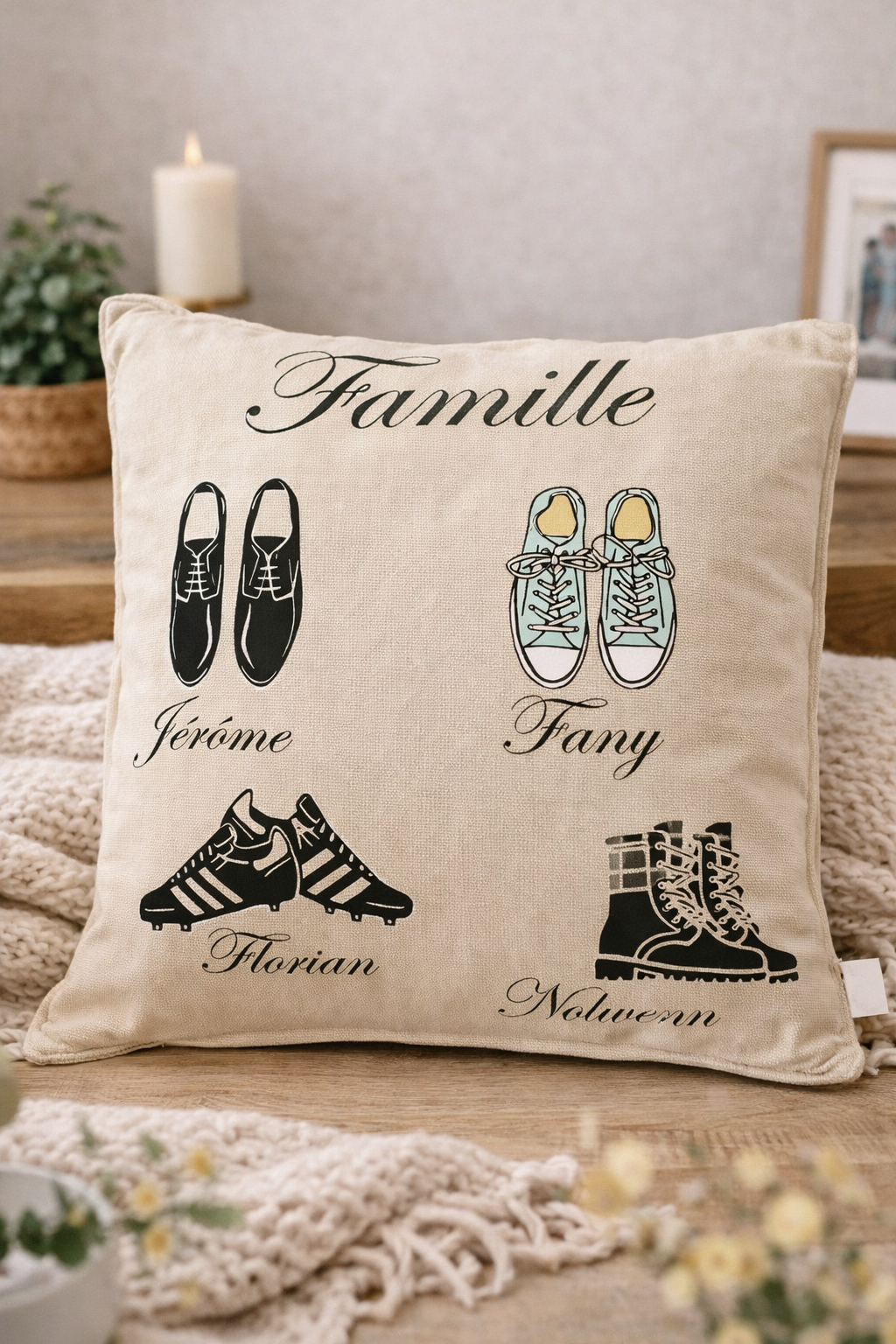 Coussin Famille Personnalisé – Prénoms & Chaussures Illustrées | Cadeau Famille Unique