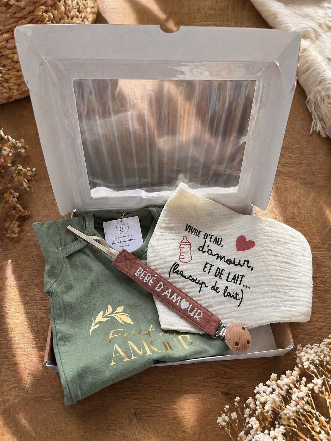 body, bavoir, attache tétine - tous les produits sont personnalisables
