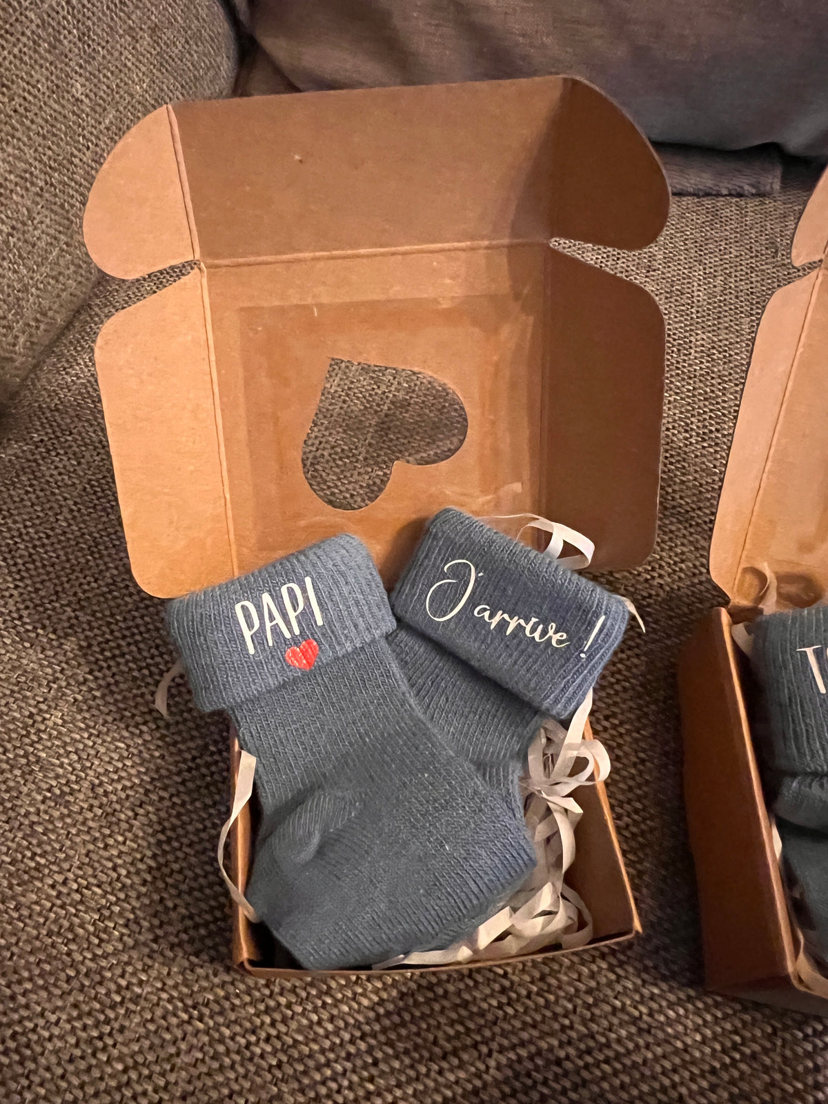 Chaussettes bleues Papi et J’arrive avec un cœur rouge
