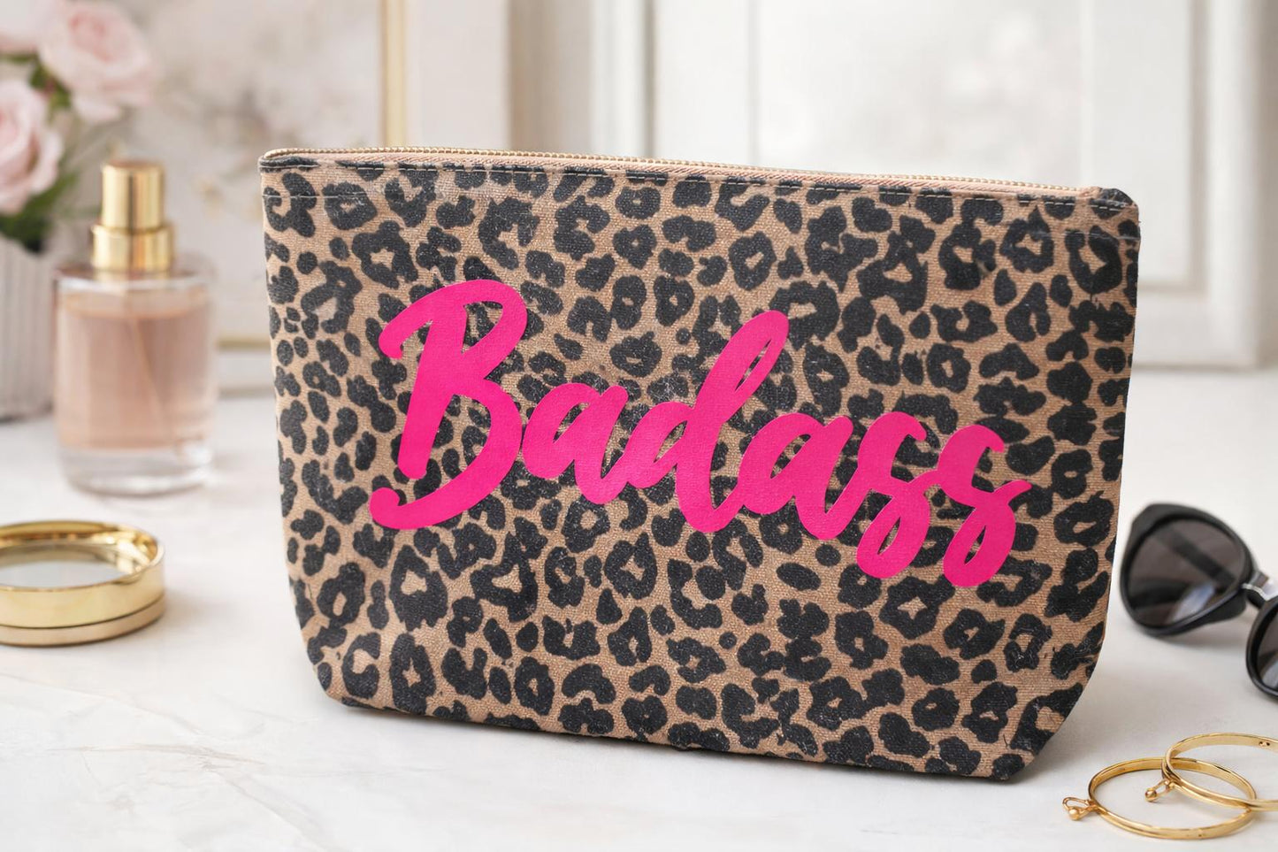 Pochette "Badass" Léopard – Trousse maquillage & accessoires