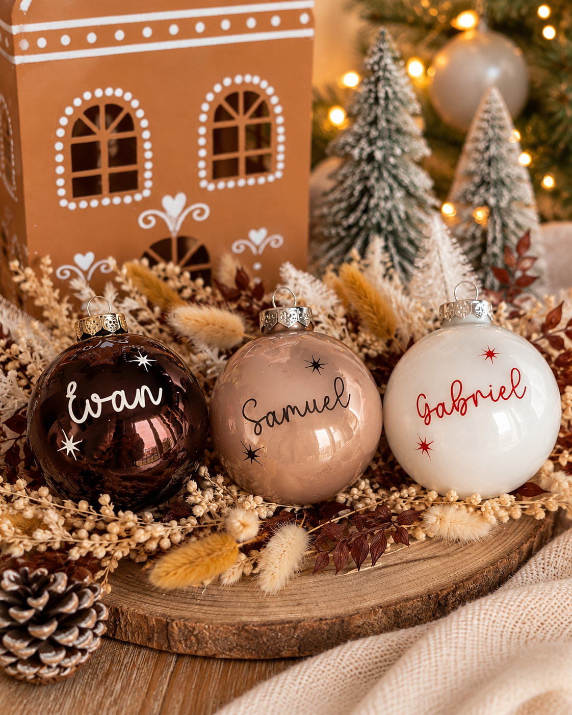Boule de Noël marron personnalisée avec prénom